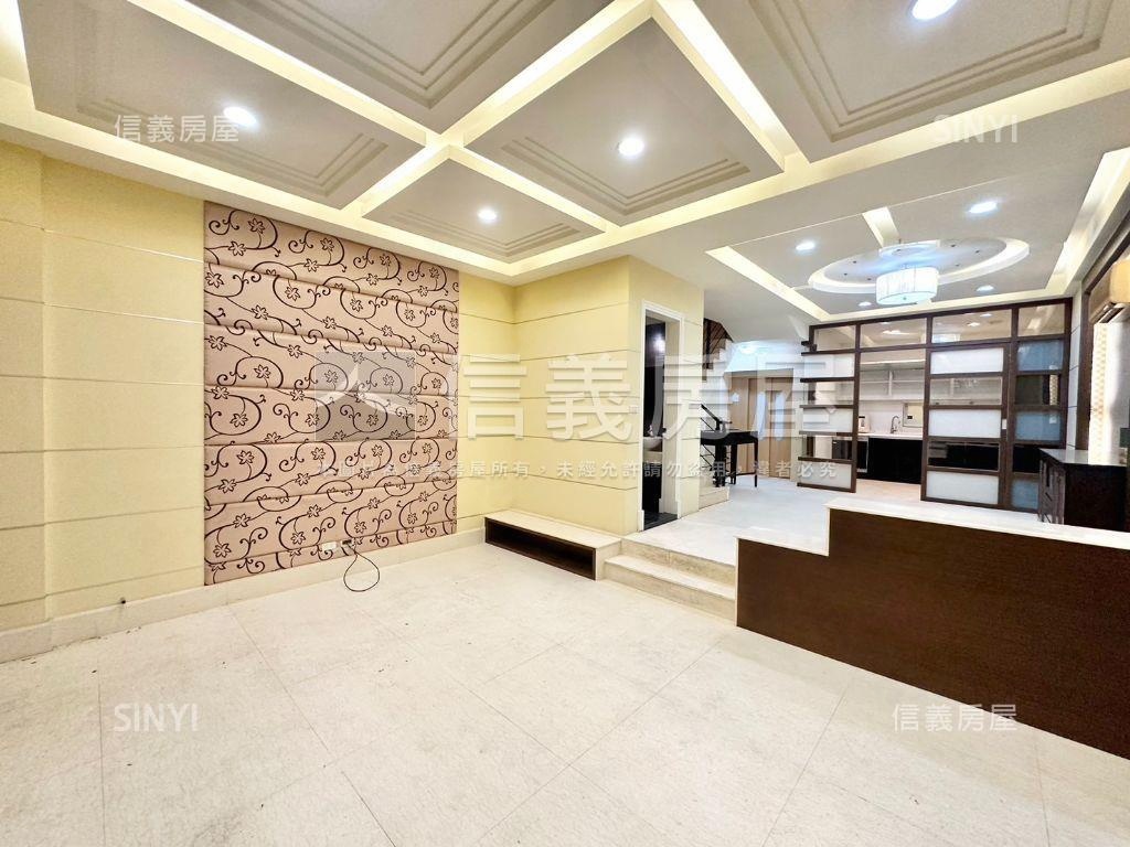 皇昱層峰電梯美別墅房屋室內格局與周邊環境