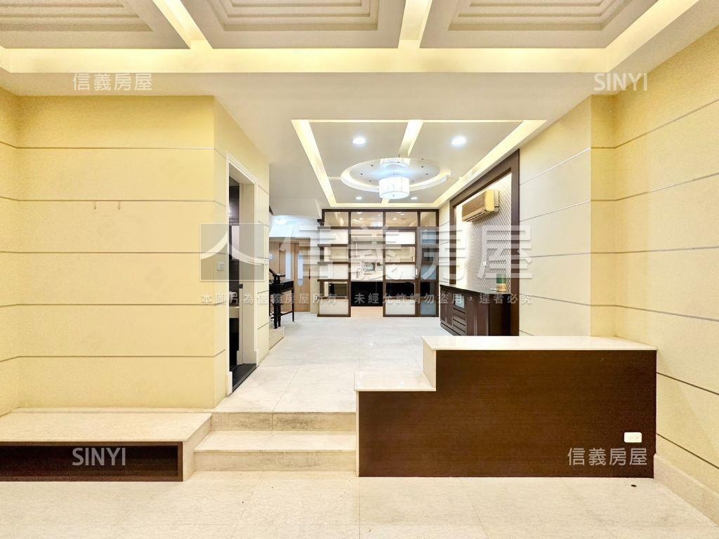 皇昱層峰電梯美別墅房屋室內格局與周邊環境