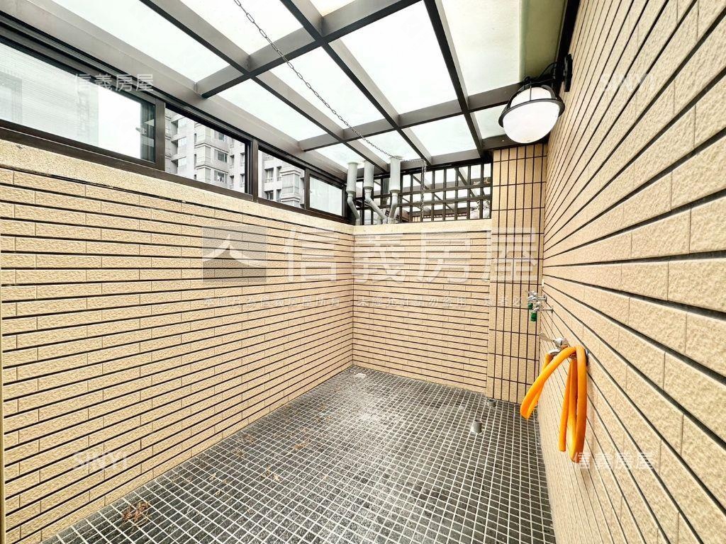 皇昱層峰電梯美別墅房屋室內格局與周邊環境