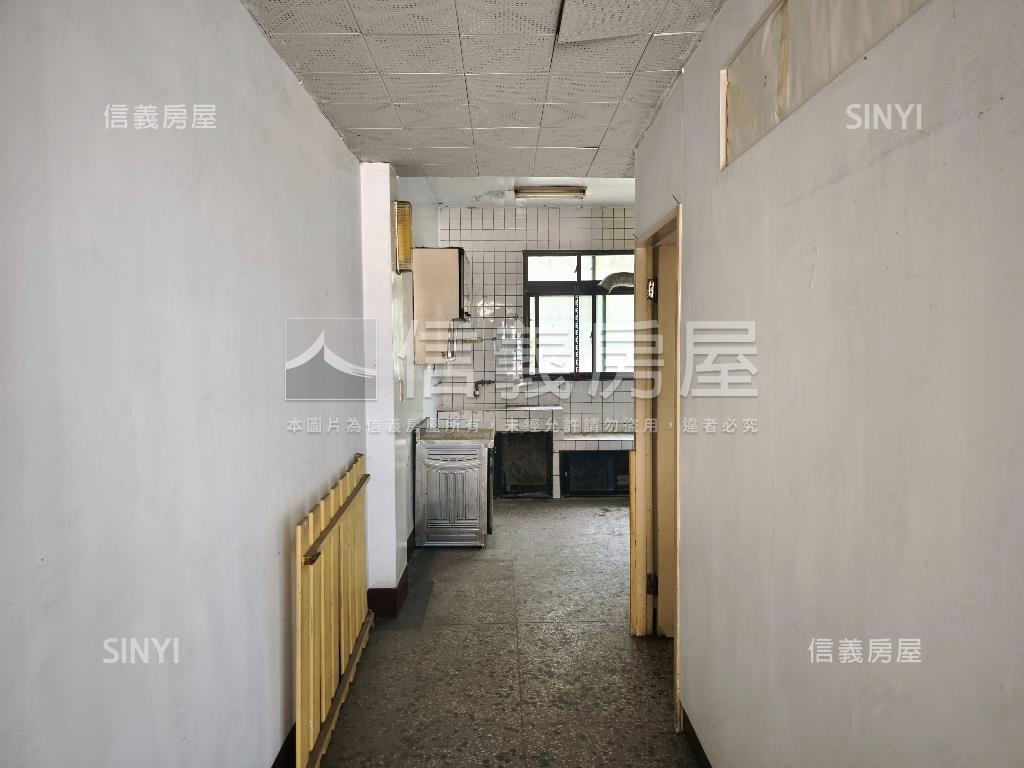 公園旁大地坪透天房屋室內格局與周邊環境