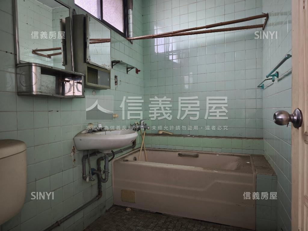 公園旁大地坪透天房屋室內格局與周邊環境