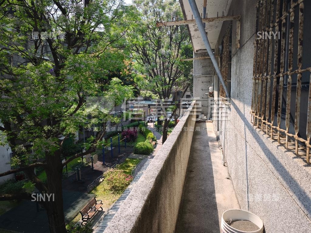 公園旁大地坪透天房屋室內格局與周邊環境