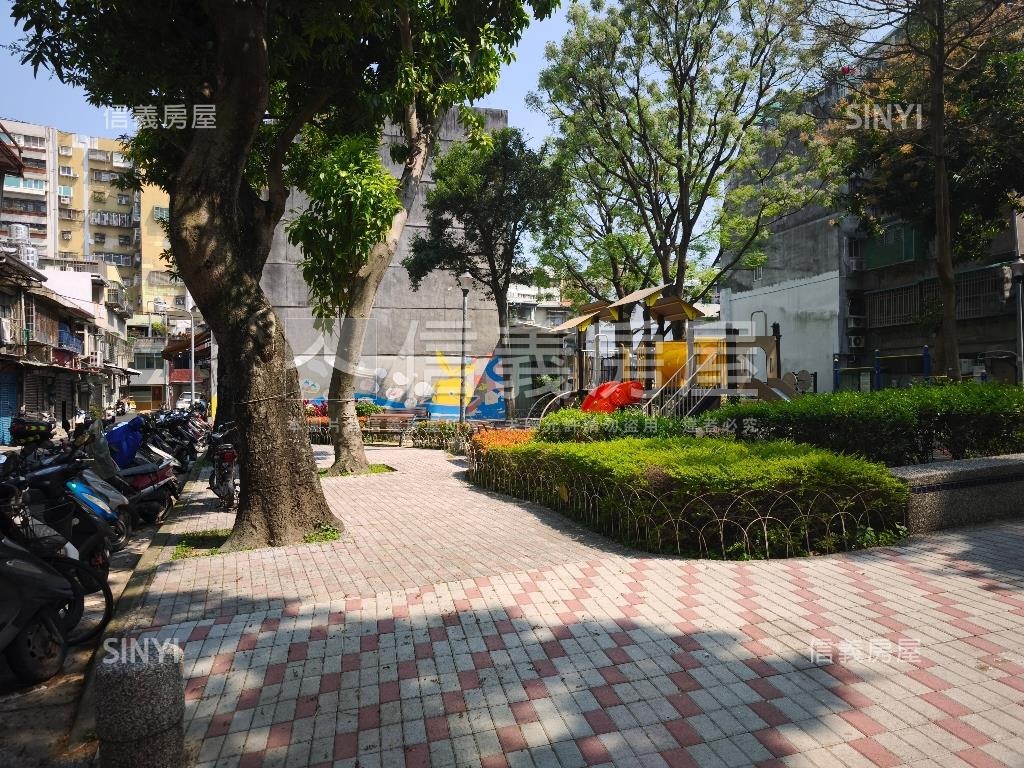 公園旁大地坪透天房屋室內格局與周邊環境