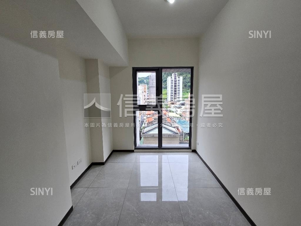 奇岩精選景觀２房坡平車位房屋室內格局與周邊環境