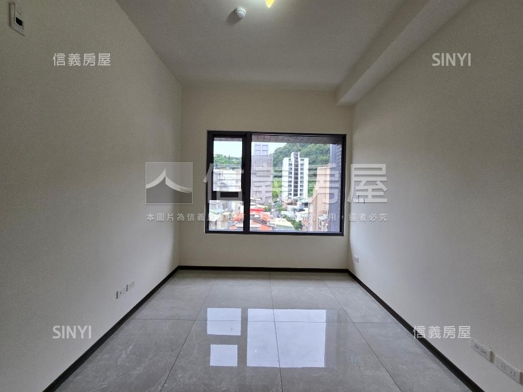 奇岩精選景觀２房坡平車位房屋室內格局與周邊環境