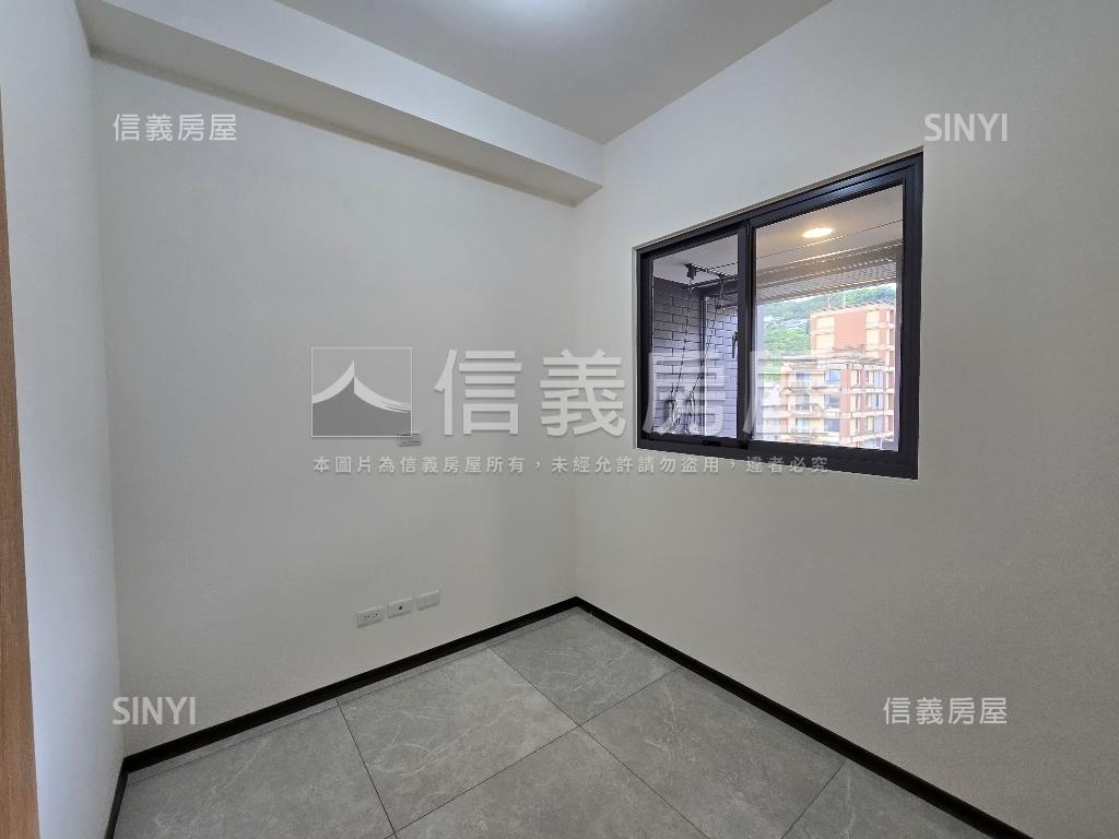 奇岩精選景觀２房坡平車位房屋室內格局與周邊環境