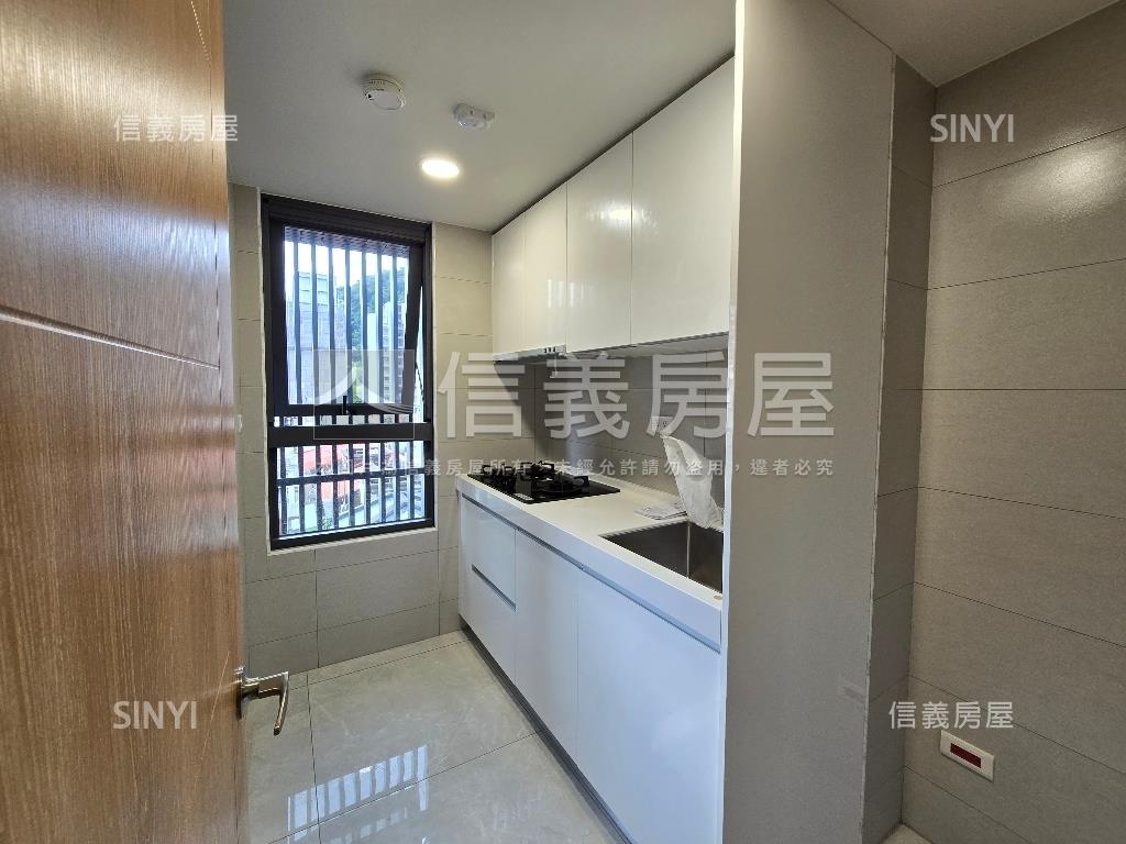 奇岩精選景觀２房坡平車位房屋室內格局與周邊環境