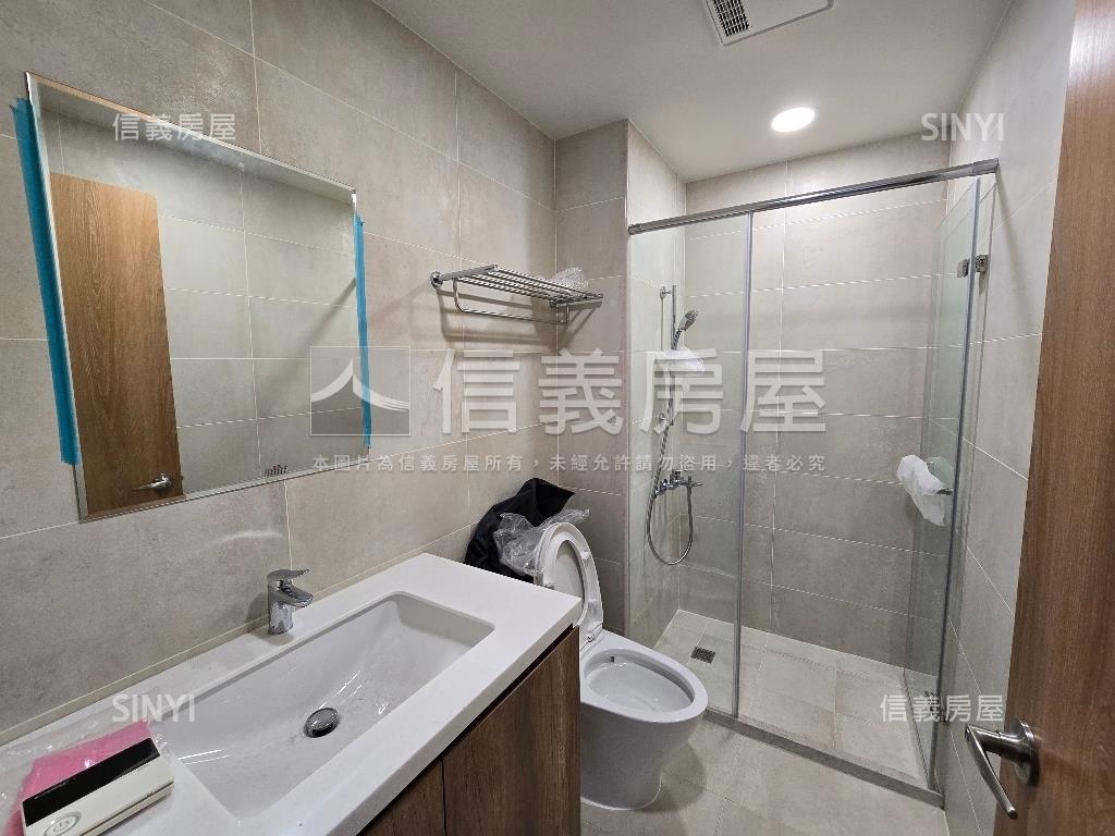 奇岩精選景觀２房坡平車位房屋室內格局與周邊環境