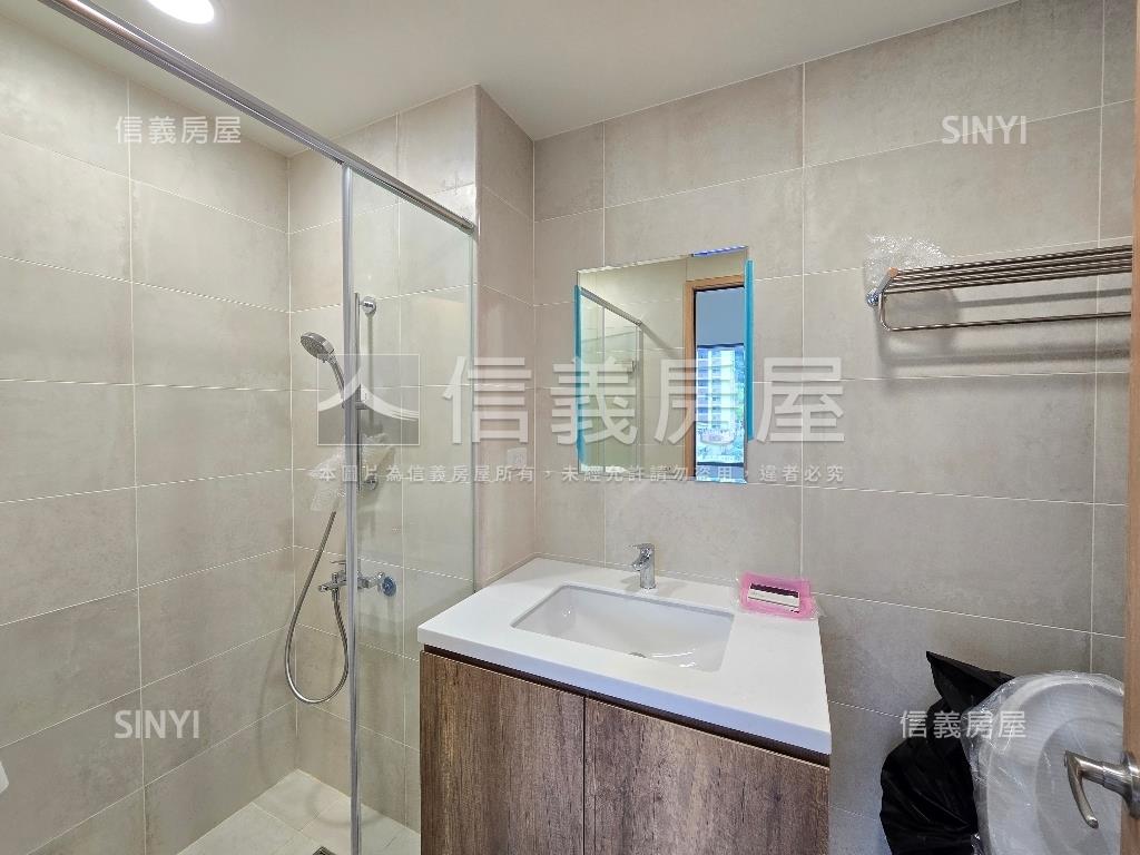 奇岩精選景觀２房坡平車位房屋室內格局與周邊環境