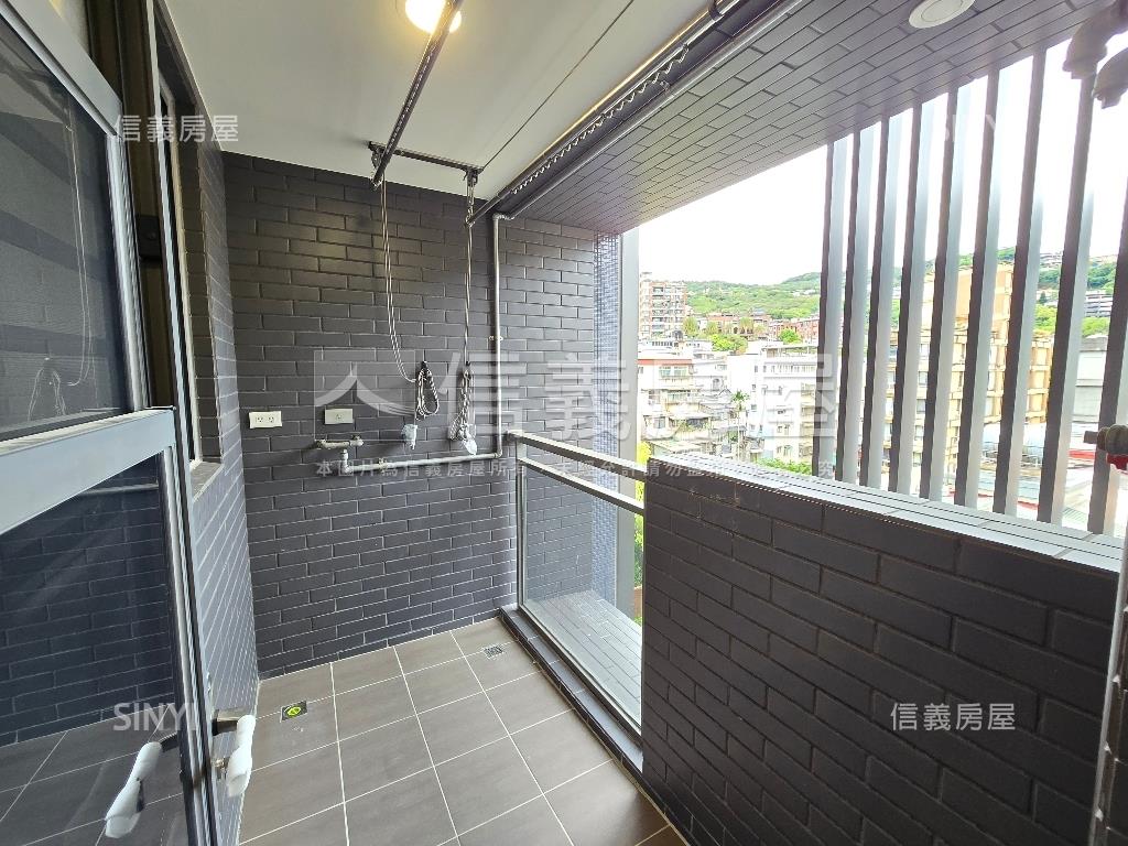 奇岩精選景觀２房坡平車位房屋室內格局與周邊環境