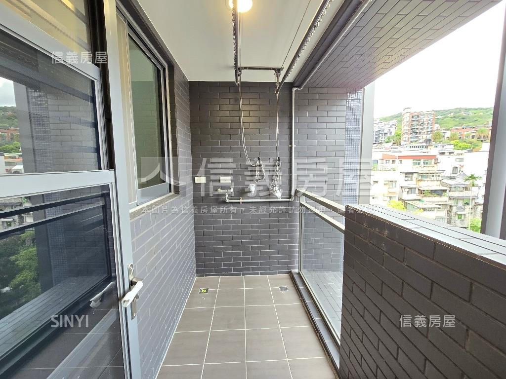 奇岩精選景觀２房坡平車位房屋室內格局與周邊環境