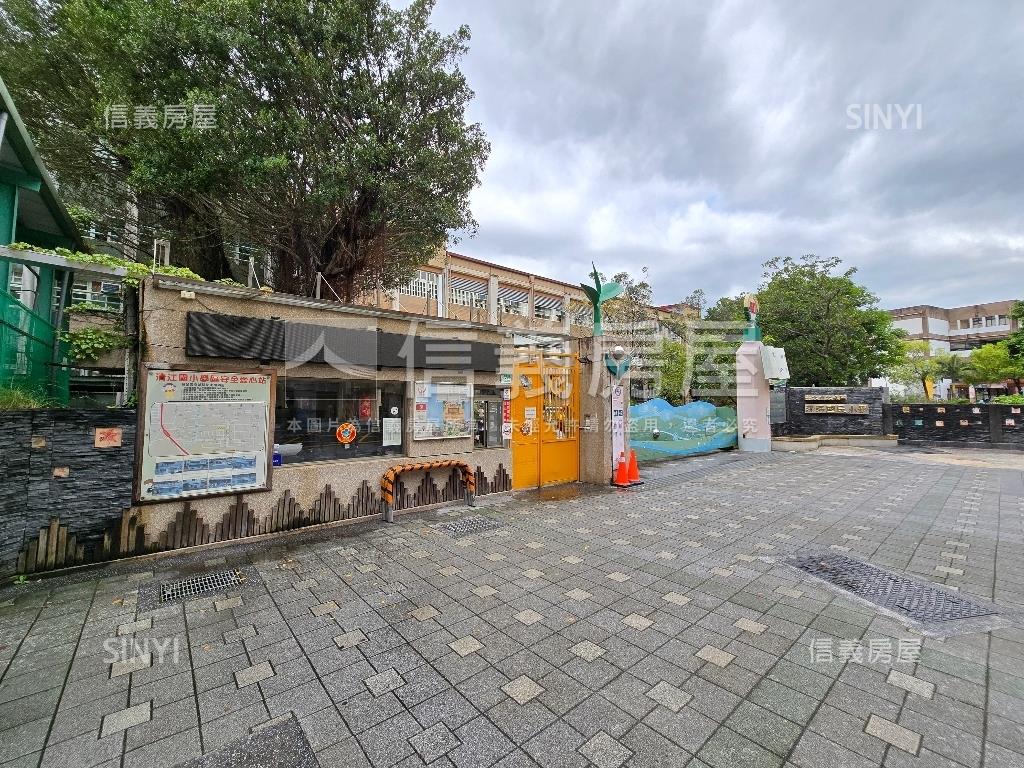 奇岩精選景觀２房坡平車位房屋室內格局與周邊環境