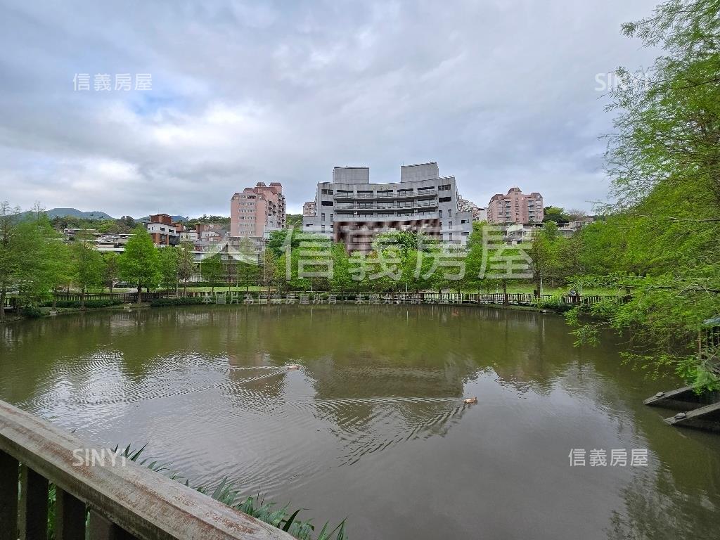 奇岩精選景觀２房坡平車位房屋室內格局與周邊環境