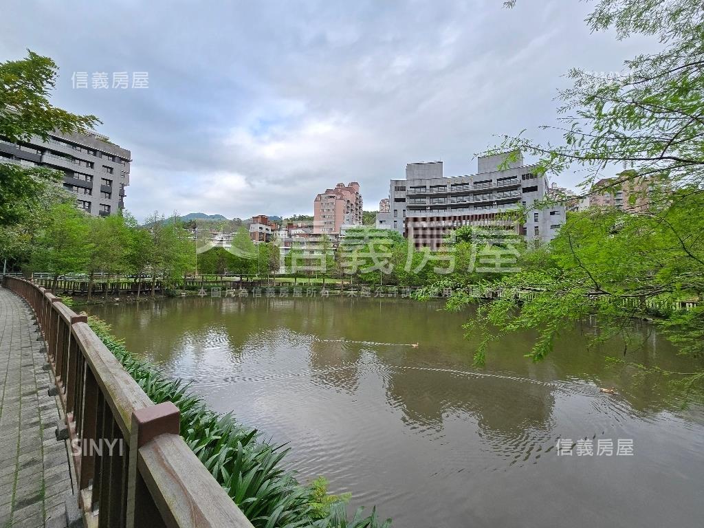 奇岩精選景觀２房坡平車位房屋室內格局與周邊環境