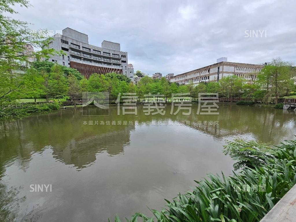 奇岩精選景觀２房坡平車位房屋室內格局與周邊環境