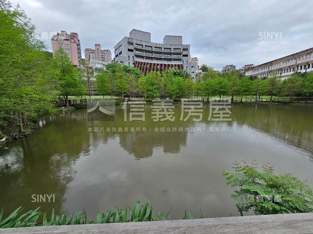 奇岩精選景觀２房坡平車位房屋室內格局與周邊環境