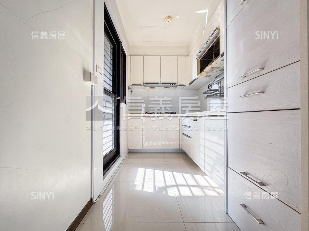 Ｉ－Ｐａｒｋ朝東南雙車位房屋室內格局與周邊環境