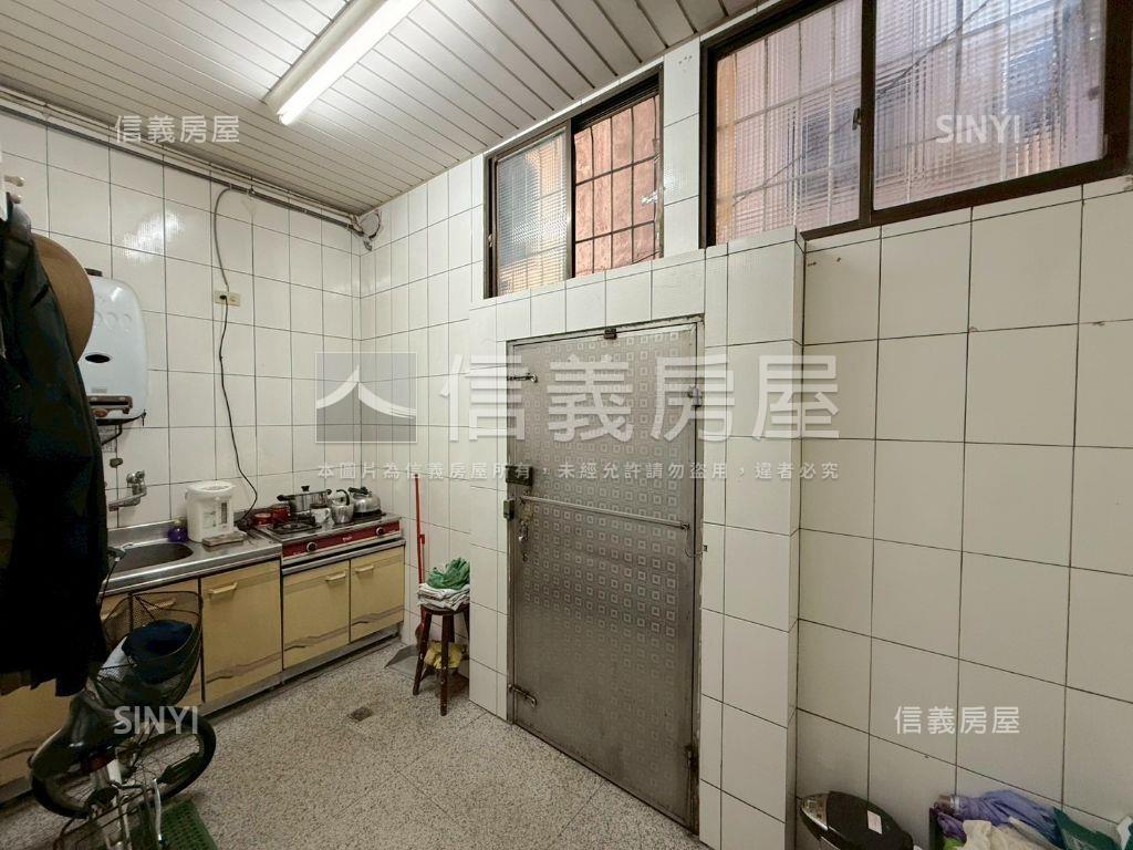 西區臨路大地坪透天房屋室內格局與周邊環境