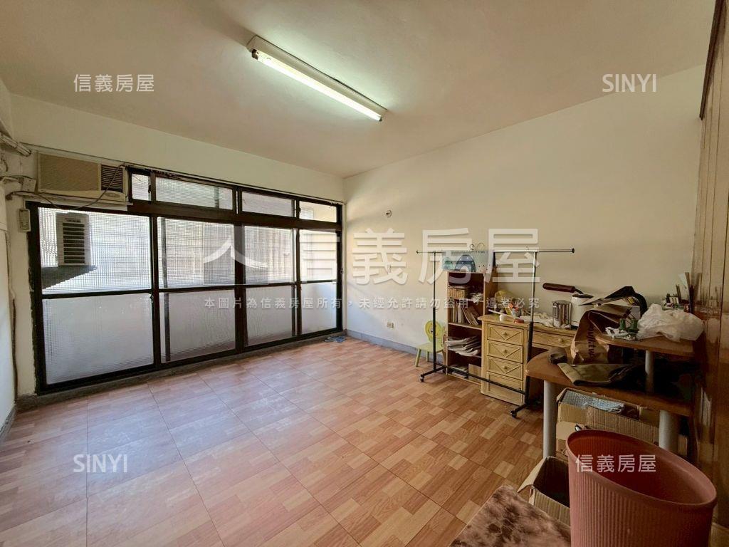 西區臨路大地坪透天房屋室內格局與周邊環境