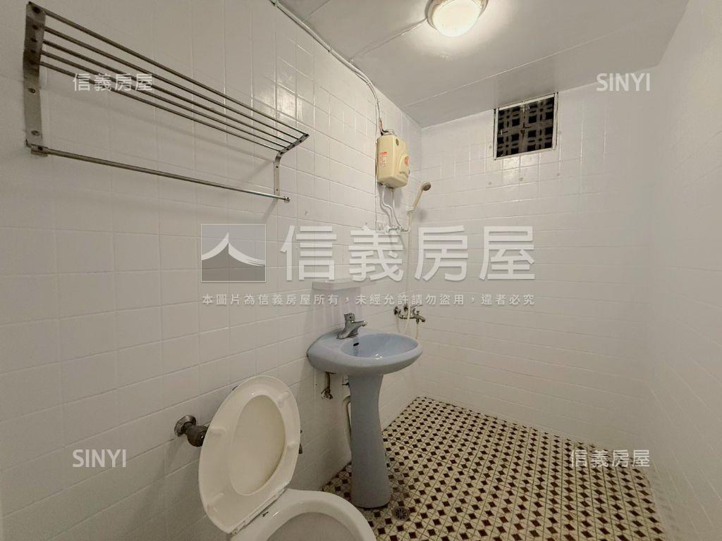 西區臨路大地坪透天房屋室內格局與周邊環境