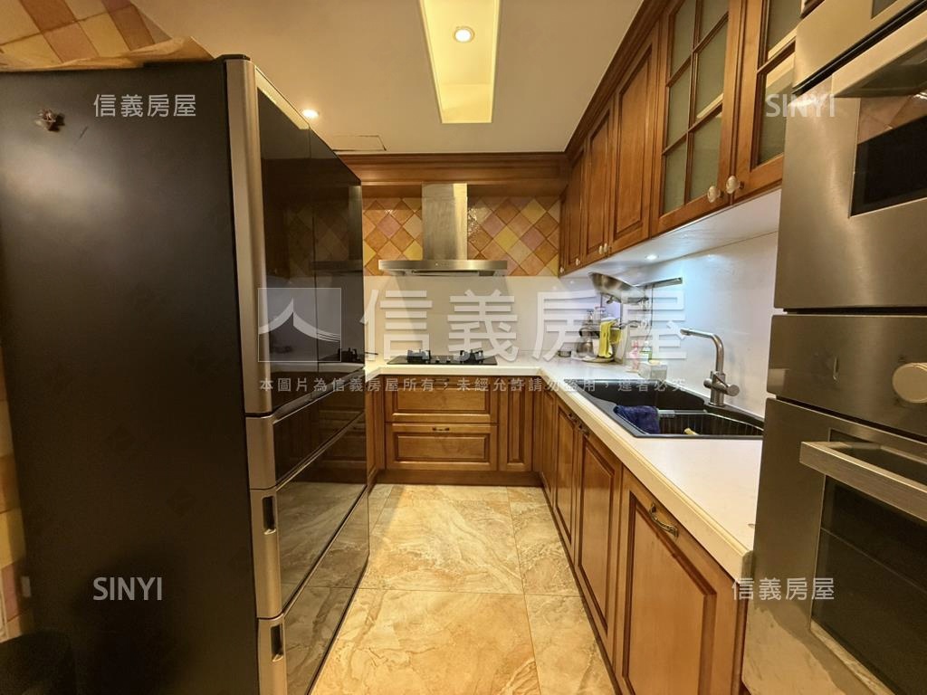 北市稀有獨棟別墅房屋室內格局與周邊環境