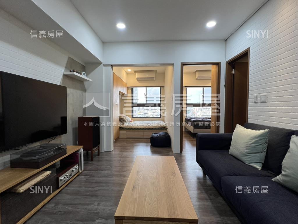 近鳳山火車站精緻兩房車位房屋室內格局與周邊環境