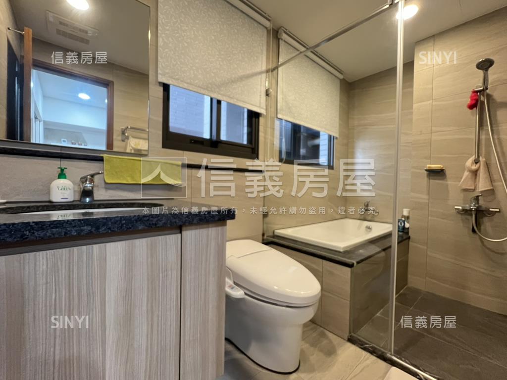 近鳳山火車站精緻兩房車位房屋室內格局與周邊環境