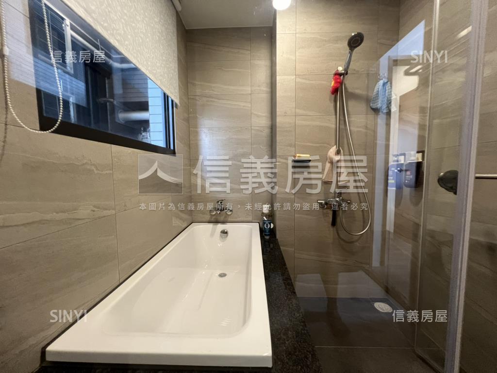 近鳳山火車站精緻兩房車位房屋室內格局與周邊環境