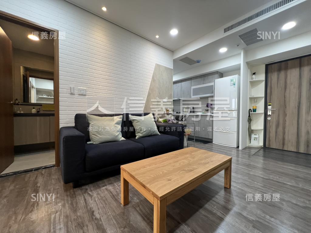 近鳳山火車站精緻兩房車位房屋室內格局與周邊環境