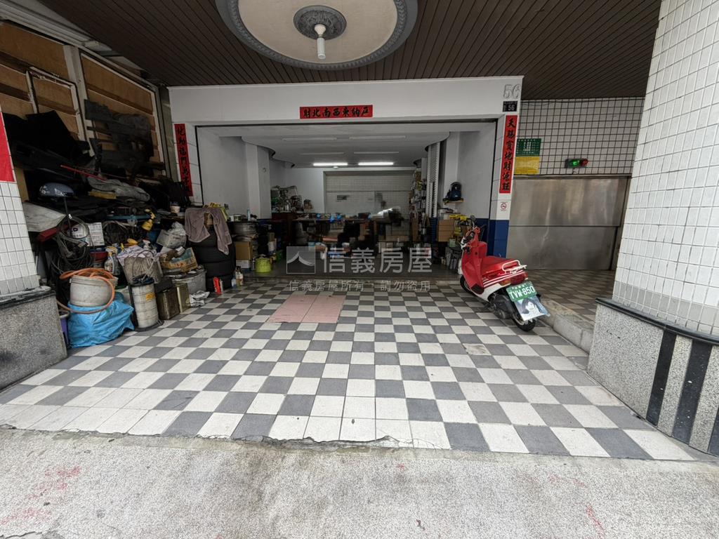北平商圈旁大面寬金店住房屋室內格局與周邊環境