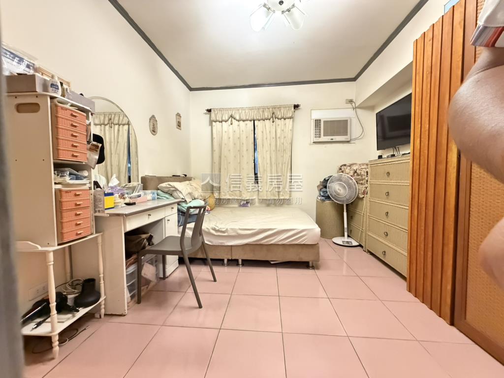 北平商圈旁大面寬金店住房屋室內格局與周邊環境