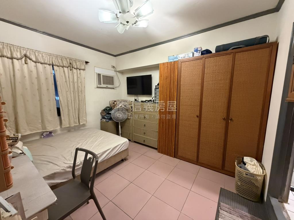 北平商圈旁大面寬金店住房屋室內格局與周邊環境