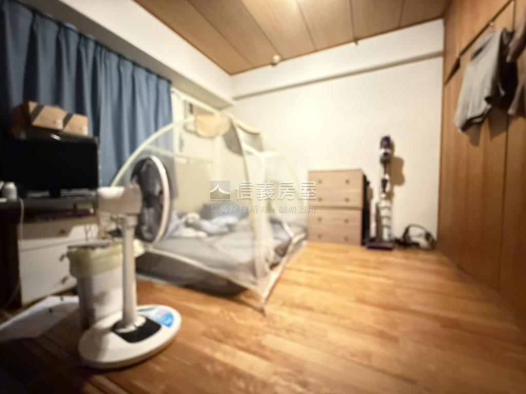 北平商圈旁大面寬金店住房屋室內格局與周邊環境