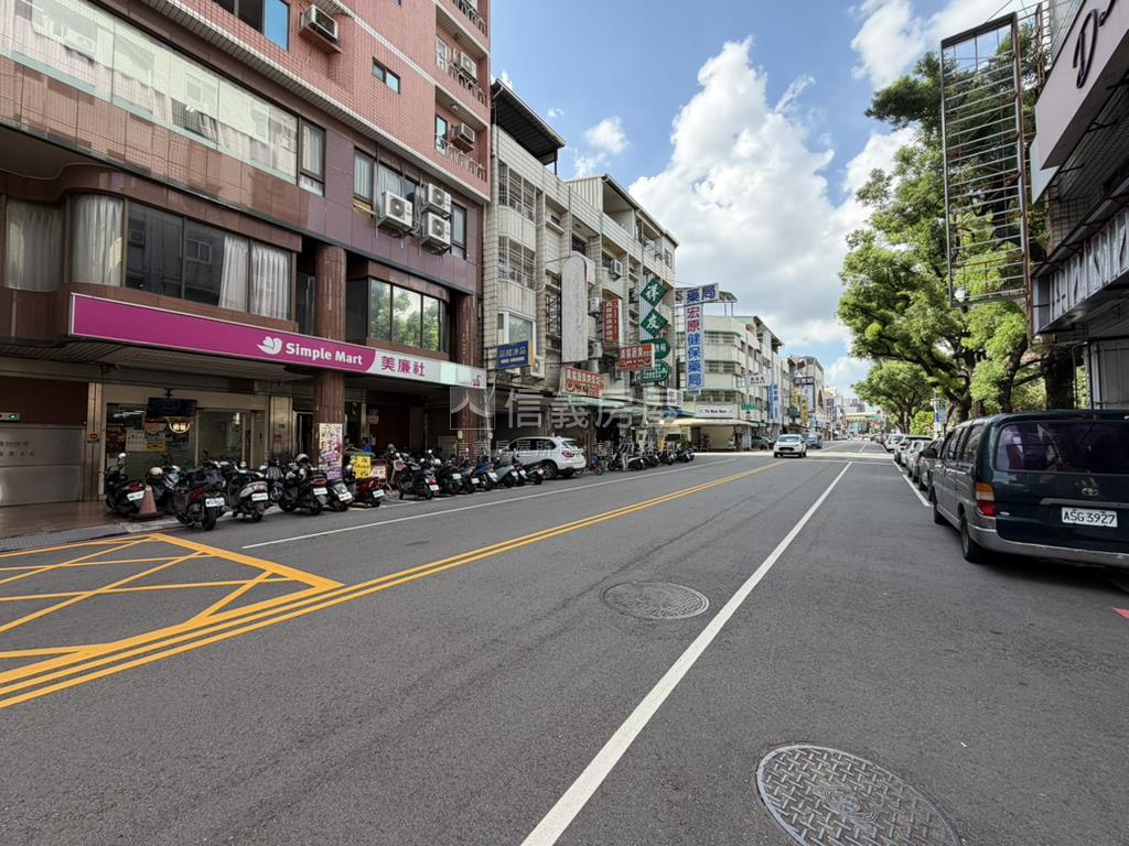 北平商圈旁大面寬金店住房屋室內格局與周邊環境