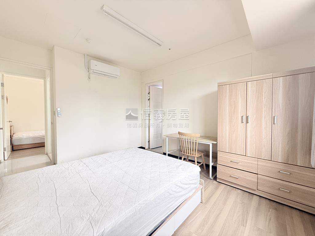 閱文心四房平車露台戶房屋室內格局與周邊環境