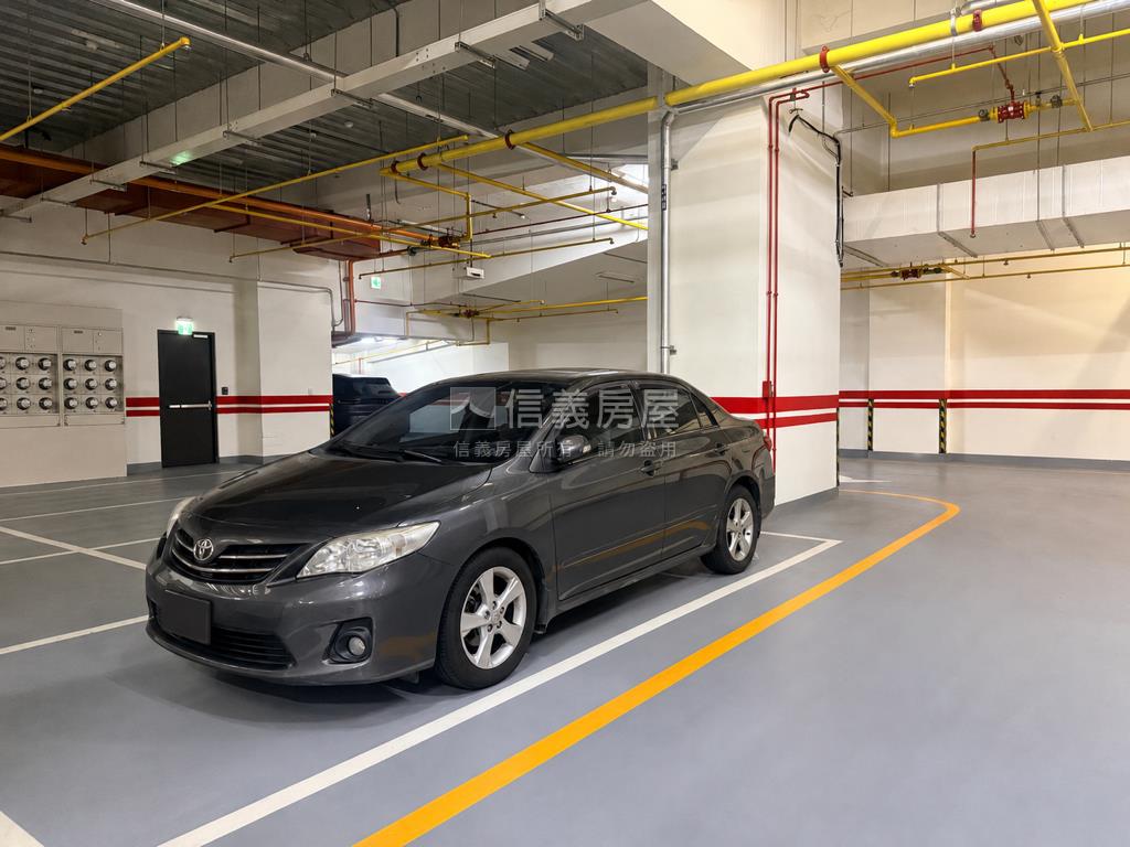 閱文心四房平車露台戶房屋室內格局與周邊環境