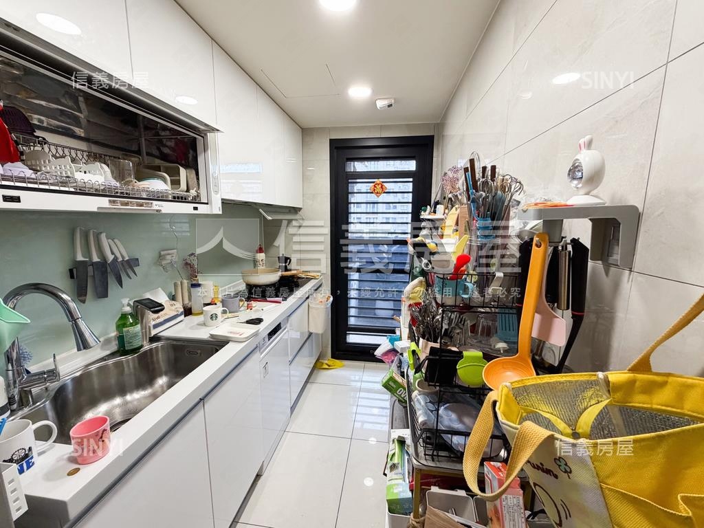 文學苑．三房雙衛浴開窗房屋室內格局與周邊環境