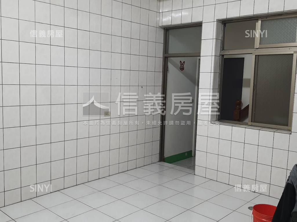 正孝德路角間店面房屋室內格局與周邊環境