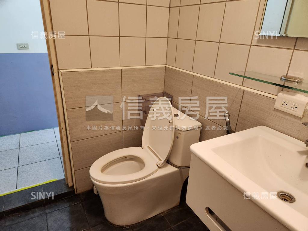 正孝德路角間店面房屋室內格局與周邊環境