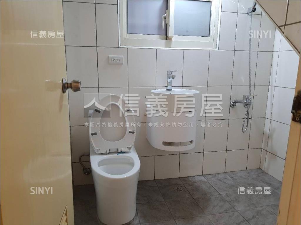 正孝德路角間店面房屋室內格局與周邊環境