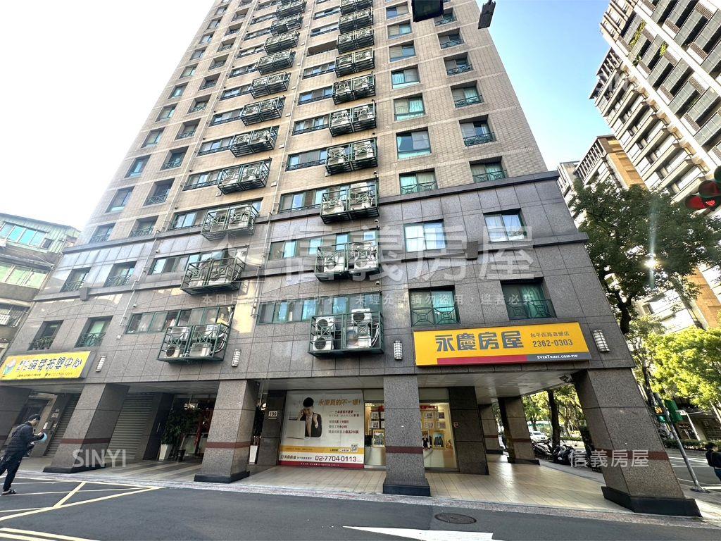 直營連鎖三角窗面寬金店房屋室內格局與周邊環境