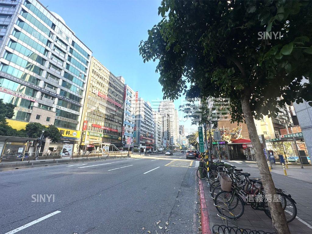 直營連鎖三角窗面寬金店房屋室內格局與周邊環境