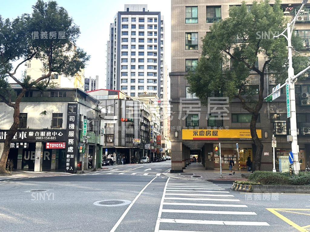 直營連鎖三角窗面寬金店房屋室內格局與周邊環境