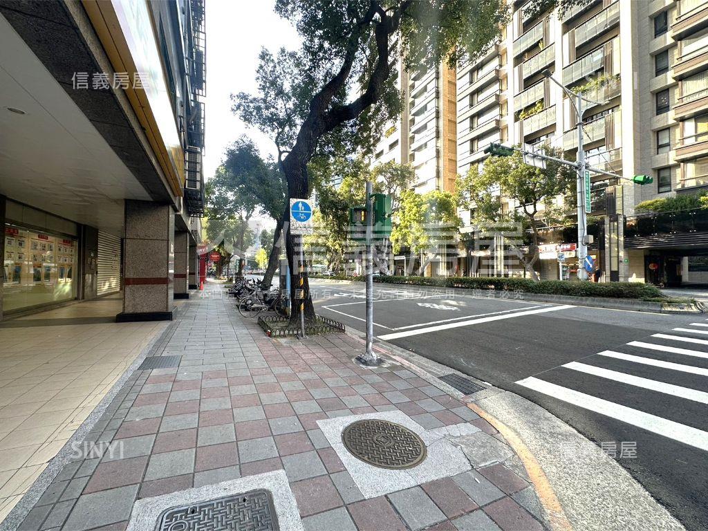 直營連鎖三角窗面寬金店房屋室內格局與周邊環境