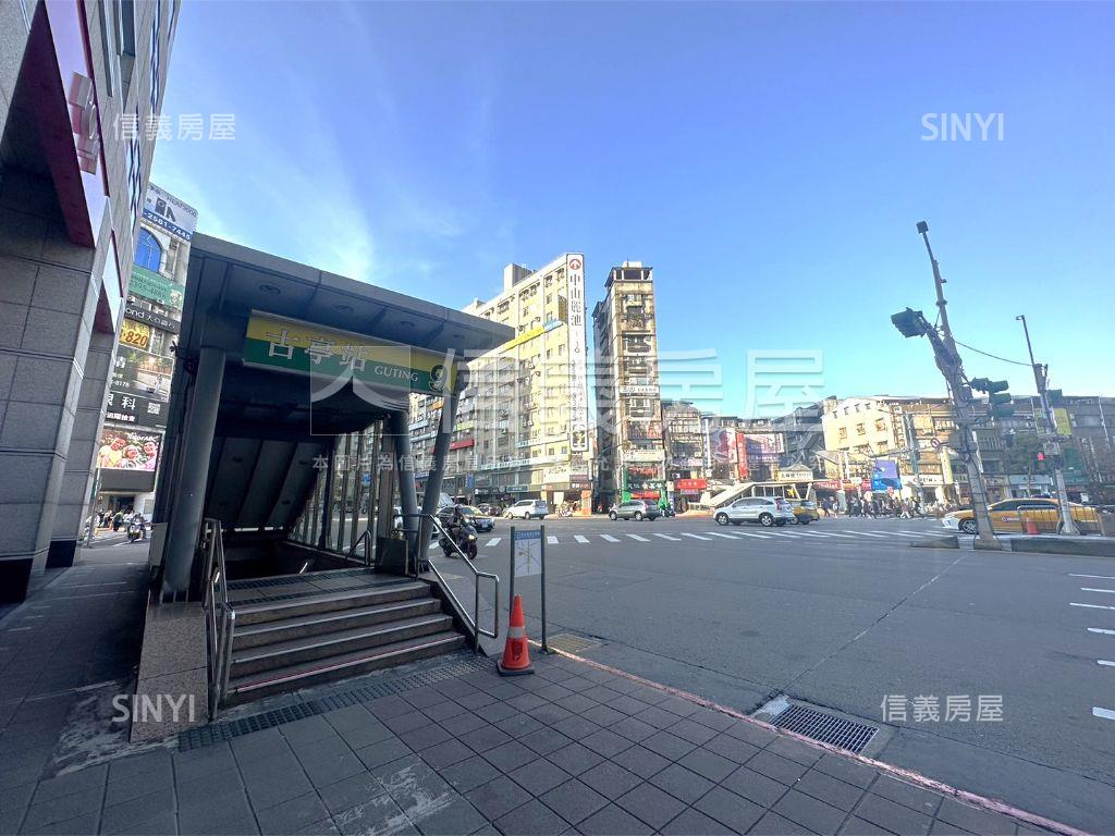直營連鎖三角窗面寬金店房屋室內格局與周邊環境