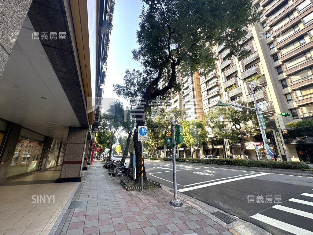 直營連鎖三角窗面寬金店房屋室內格局與周邊環境