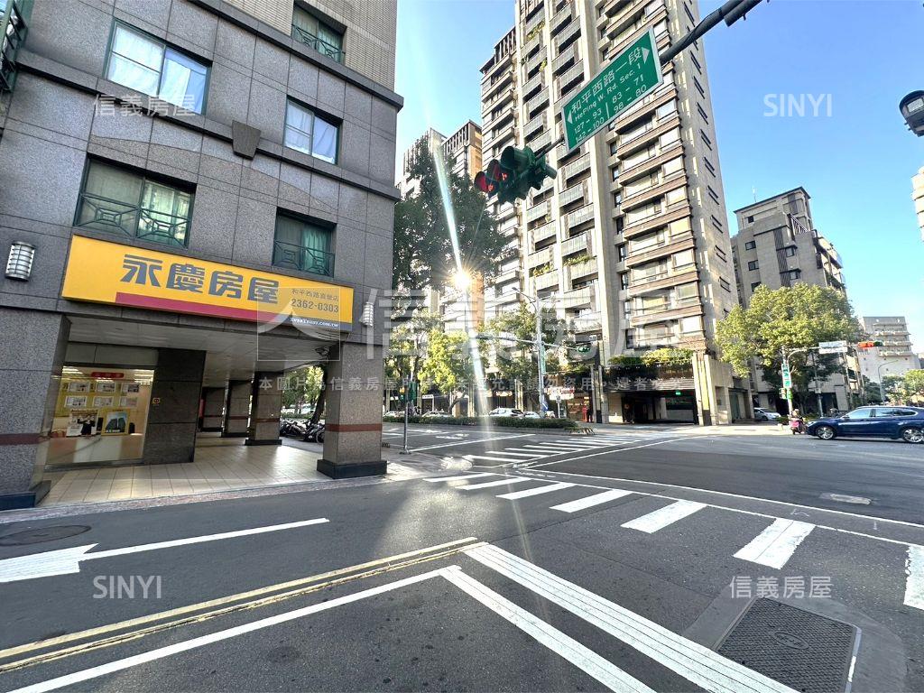 直營連鎖三角窗面寬金店房屋室內格局與周邊環境