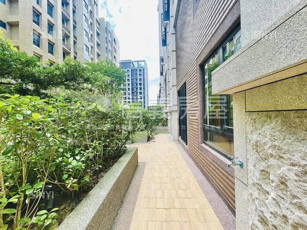 安閒自得挑高Ｑｕｅｅｎ房屋室內格局與周邊環境