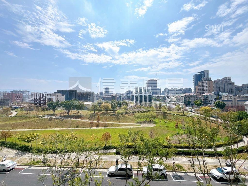 陸府朝南面公園三房雙車位房屋室內格局與周邊環境