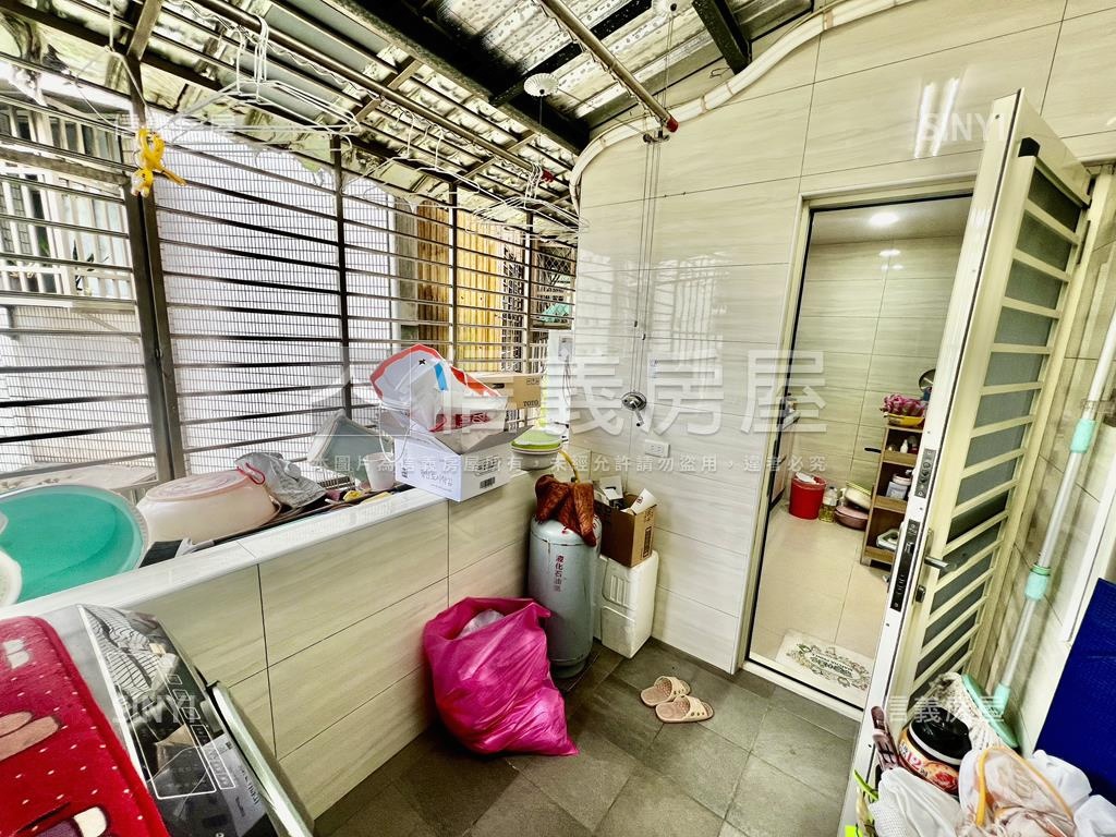 錦秀美妝方正獨層黃金３樓房屋室內格局與周邊環境